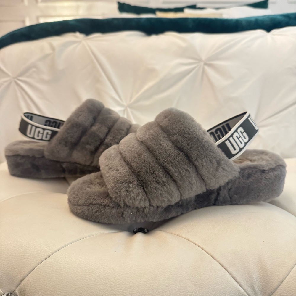 UGG Fluffy Slippers Women’s Size 9 Grey